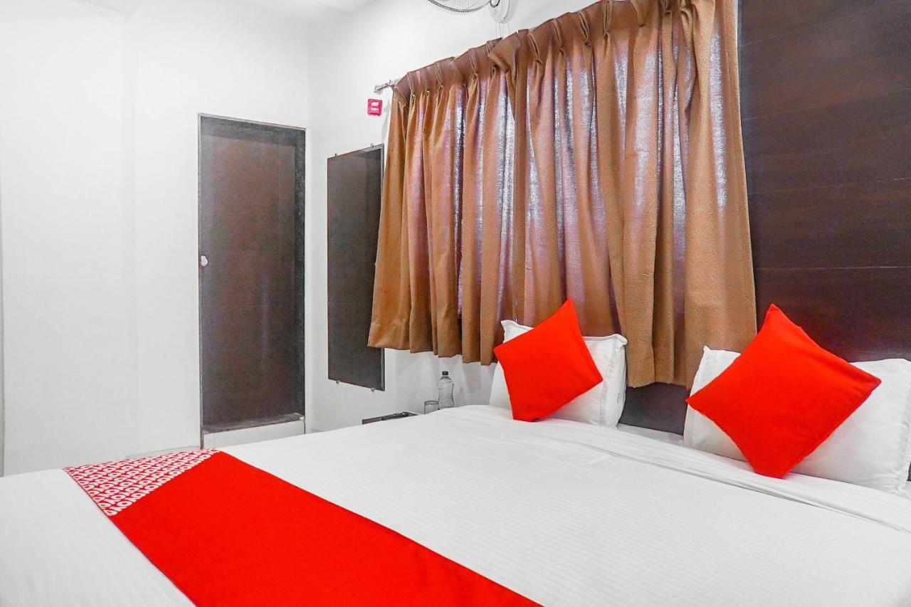 Oyo 15741 Z Inn Phursungi Exterior foto