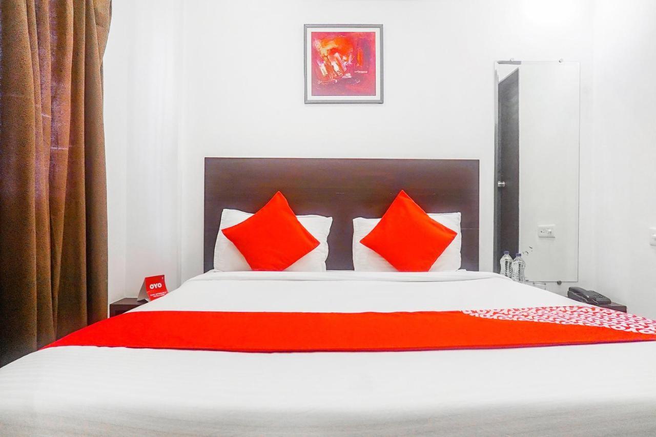 Oyo 15741 Z Inn Phursungi Exterior foto
