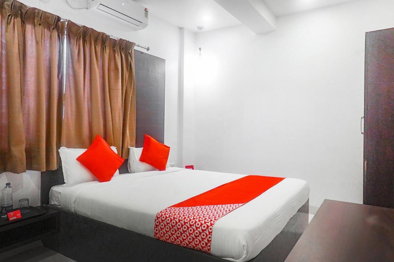 Oyo 15741 Z Inn Phursungi Exterior foto